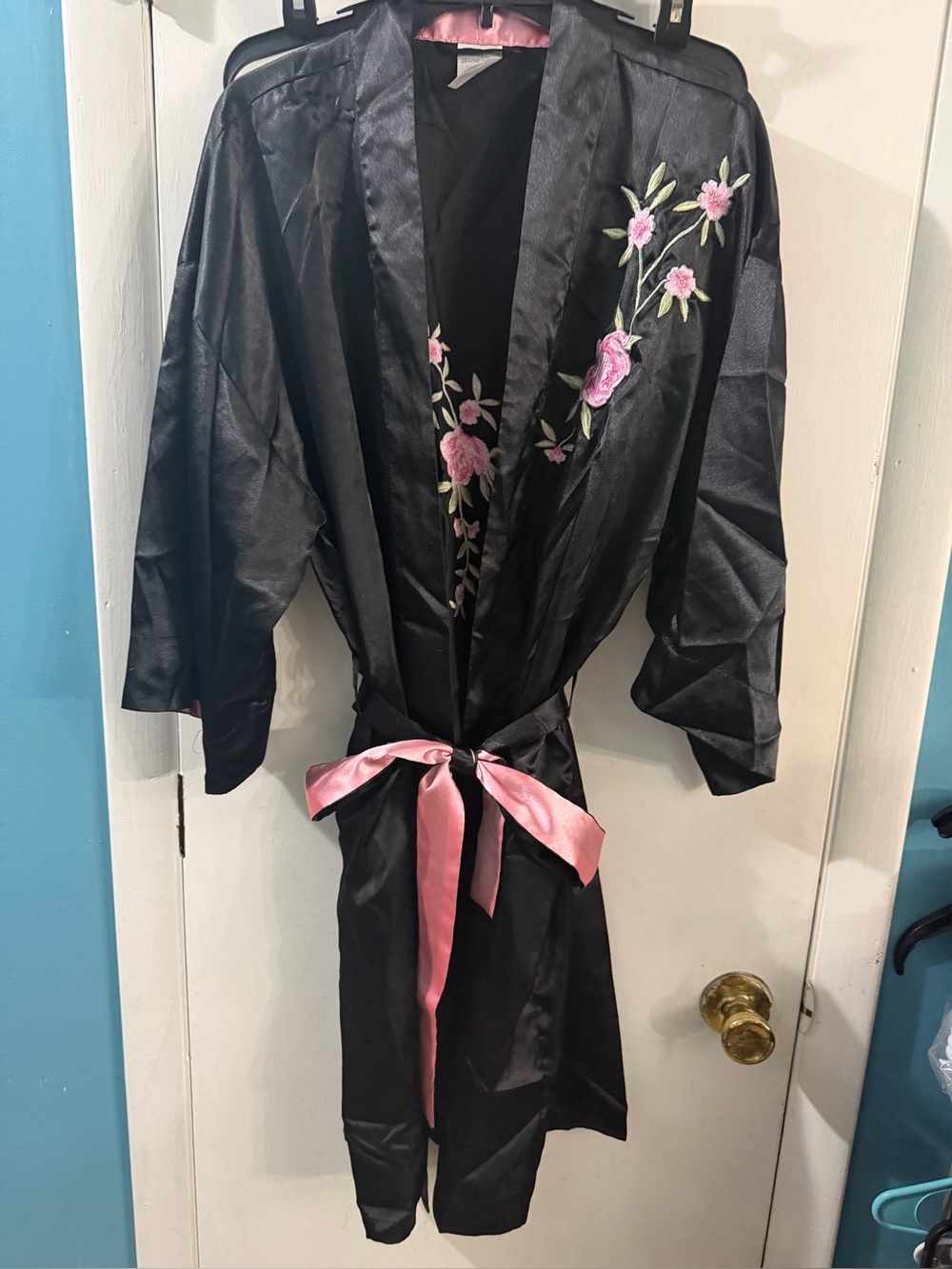 Avon One Size Fits Most Satiny Robe